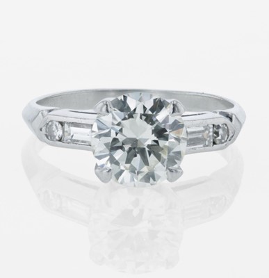 Lot 65 - A Diamond and Platinum Ring
