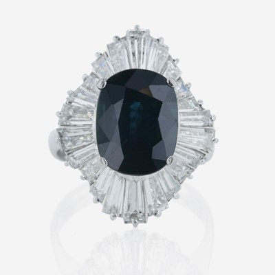 Lot 5 - Platinum, sapphire, and diamond ring