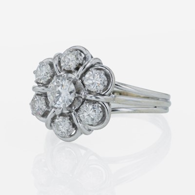 Lot 67 - A 14K white gold and diamond ring
