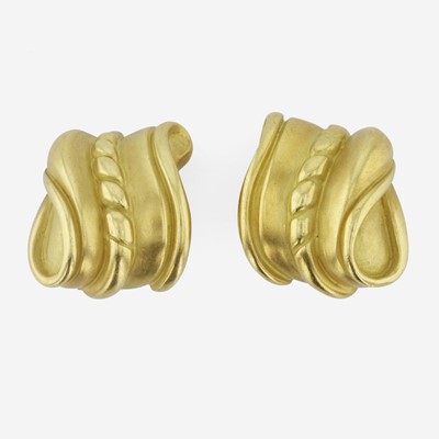 Lot 40 - A pair of 18K yellow gold ear clips, Barry Kieselstein-Cord