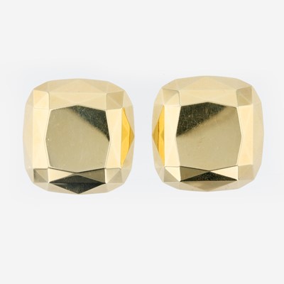 Lot 44 - A pair of 18K yellow gold ear clips, Tiffany & Co.