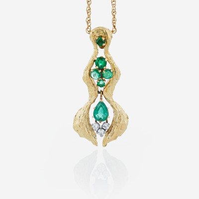 Lot 11 - An 18K yellow gold, emerald, and diamond necklace