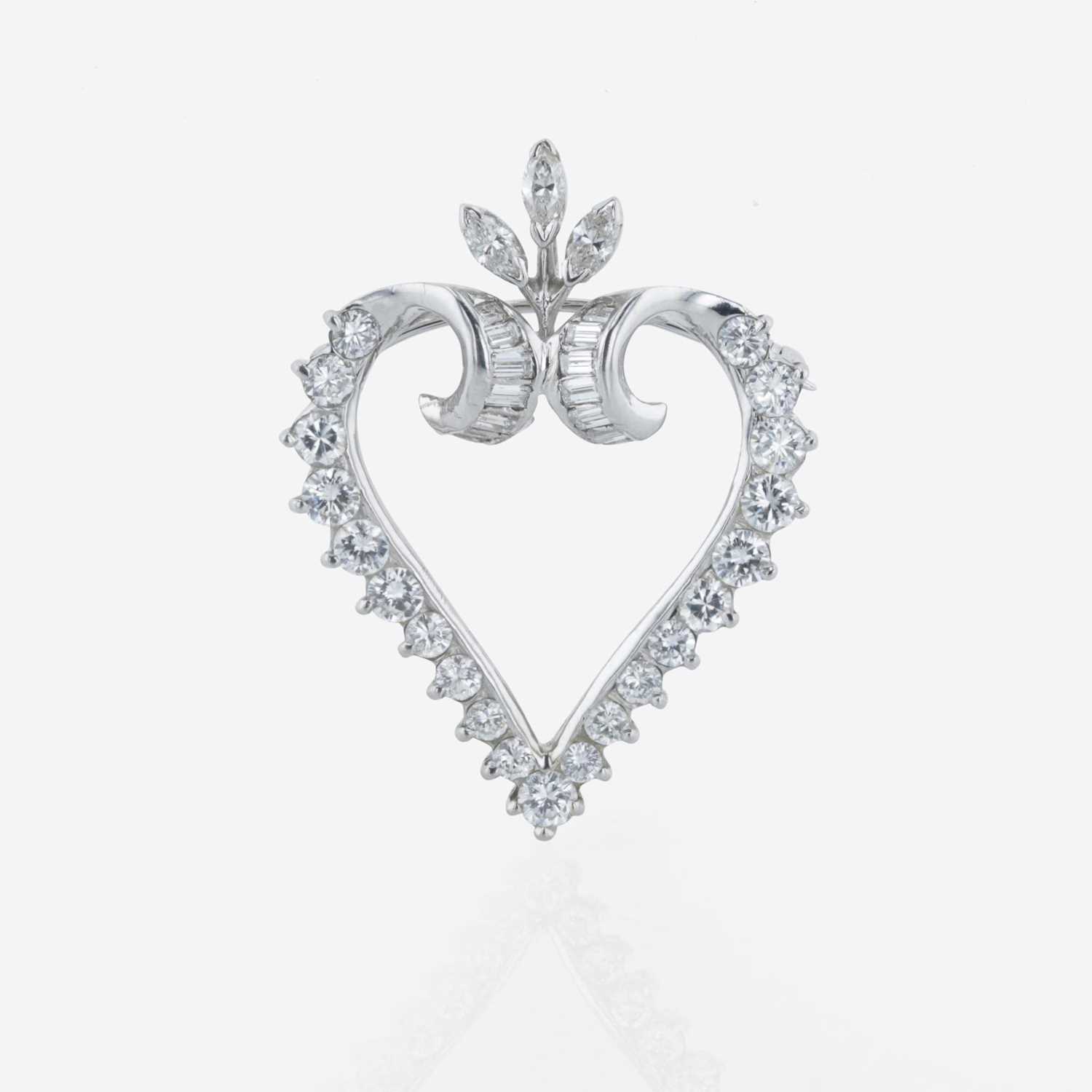 Lot 68 - A platinum and diamond pendant/brooch