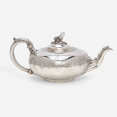 Lot 51 - A William IV sterling silver teapot