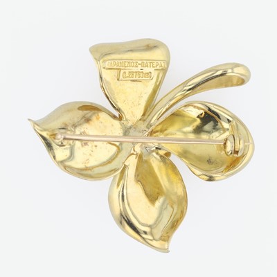 Lot 39 - An 18K yellow gold and diamond brooch, Mapamenos Natepas