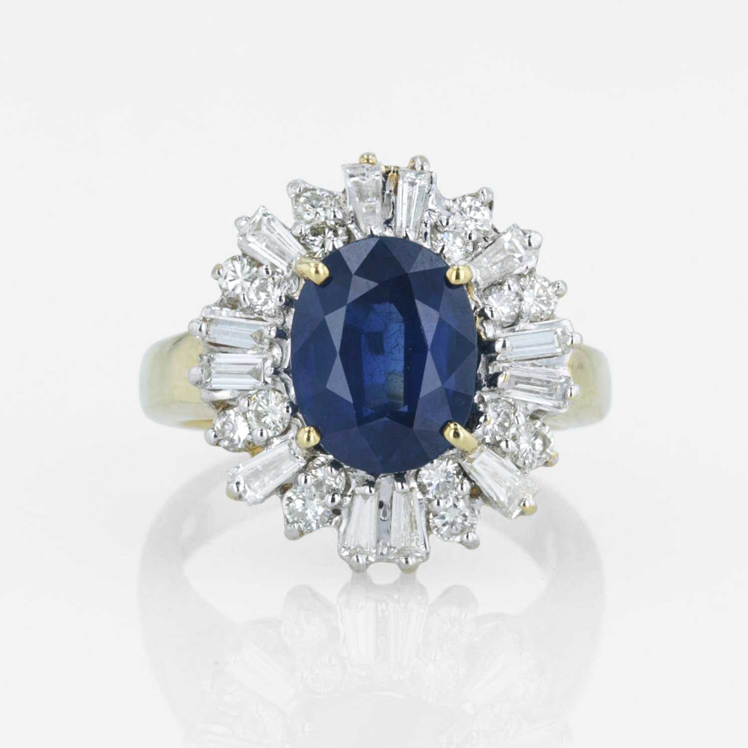 Lot 6 - An 18K yellow gold, sapphire, and diamond ring