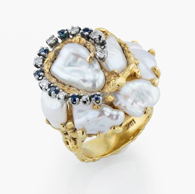 Lot 94 - An 18K yellow gold, baroque cultured pearl, diamond, and sapphire ring