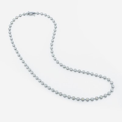 Lot 64 - An 18K white gold and diamond necklace