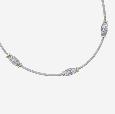 Lot 63 - A 14K bicolor gold necklace with diamonds