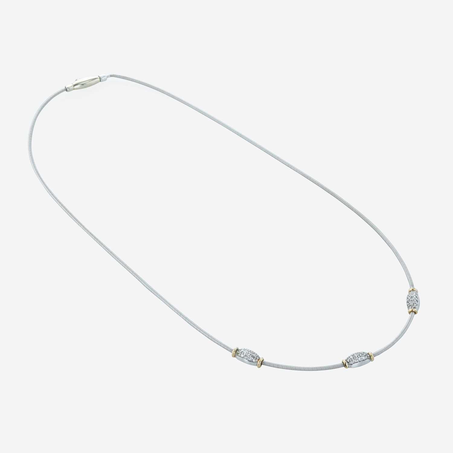 Lot 63 - A 14K bicolor gold necklace with diamonds