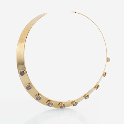 Lot 53 - An 18K yellow gold and orange diamond collar necklace