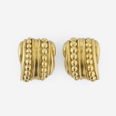 Lot 41 - An 18K yellow gold pair of ear clips