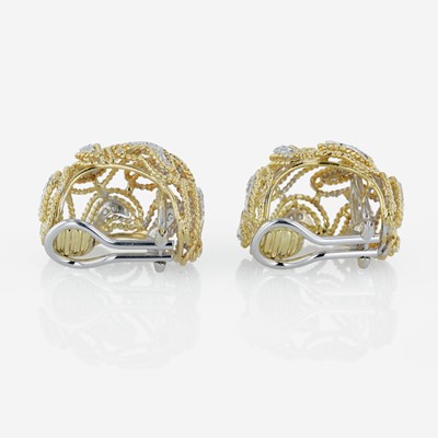 Lot 233 - A Pair of 18K Gold Two-Tone Ear Clips