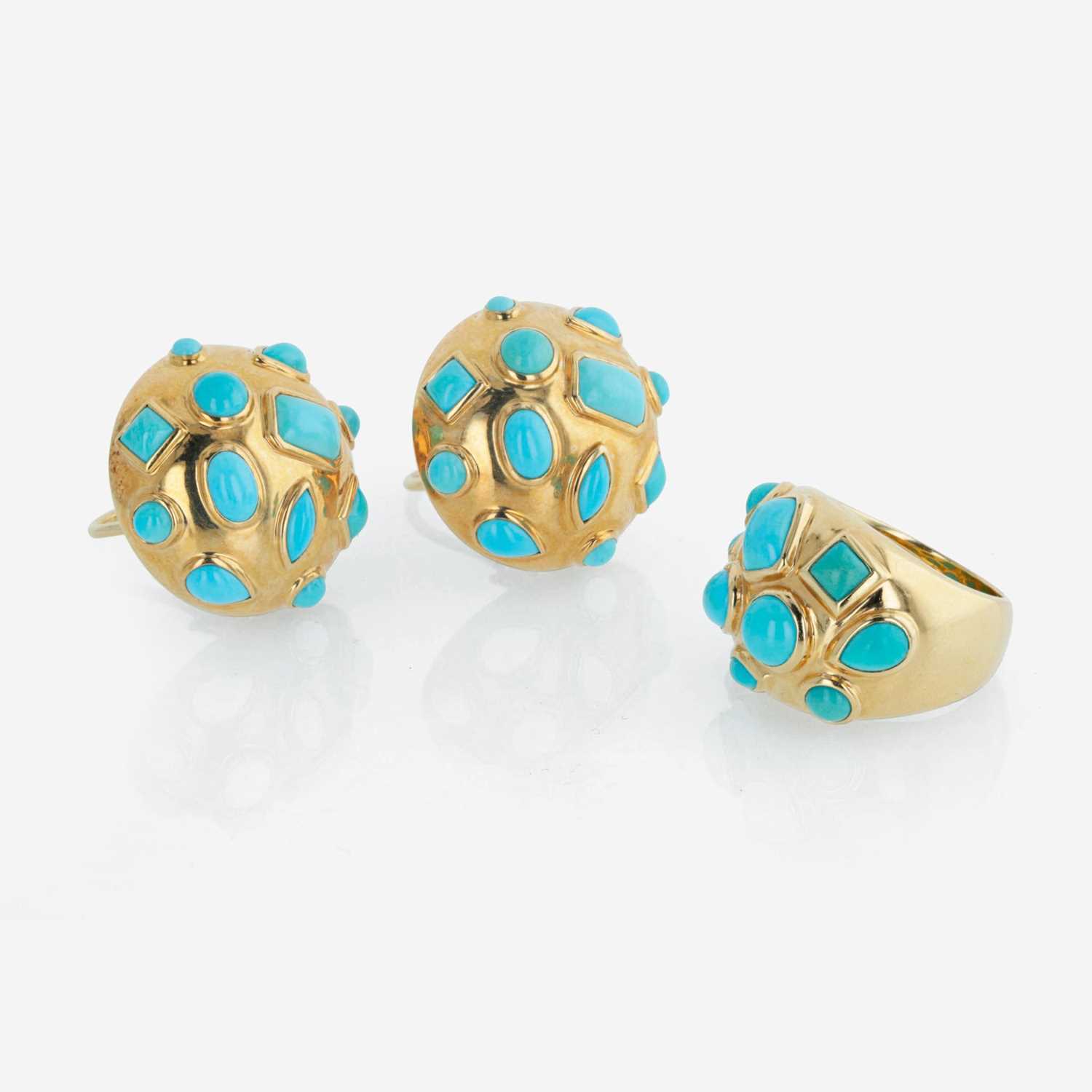 Lot 49 - An 18K yellow gold and turquoise ring and earrings suite, Seaman Schepps