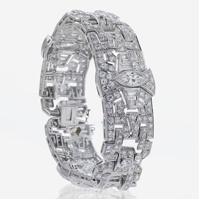 Lot 49 - A Diamond and Platinum Bracelet
