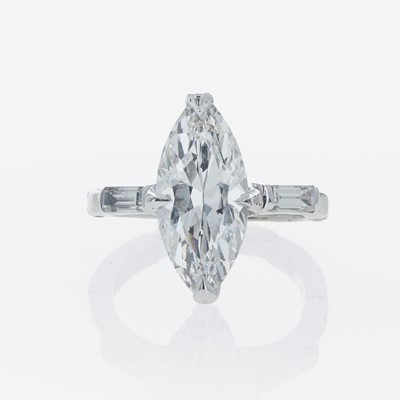 Lot 73 - A Diamond and 14K White Gold Ring