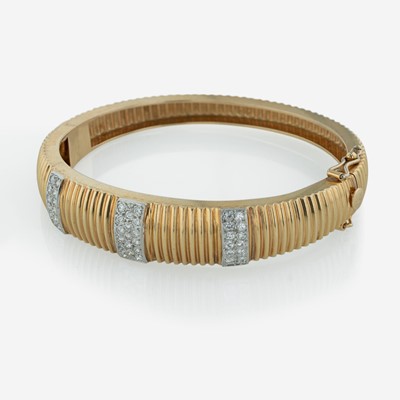 Lot 258 - A 14K Yellow Gold and Diamond Bracelet