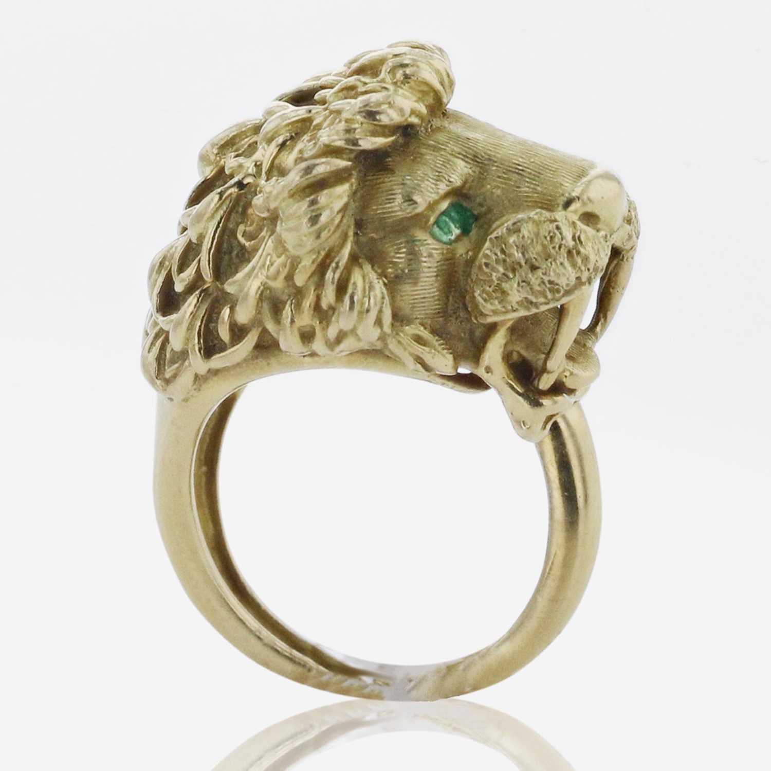 Lot 272 - An 18K Yellow Gold Lion Head Ring