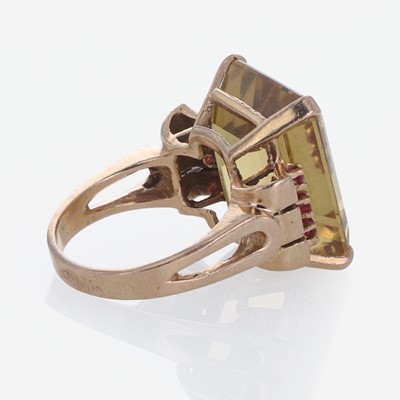 Lot 274 - A Retro Citrine and Ruby Ring