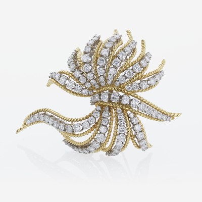 Lot 323 - An Elwood Van Clief Two-Tone 18K Gold and Diamond Brooch