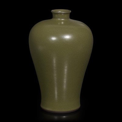 Lot 86 - A Chinese teadust-glazed vase, meiping 茶葉末釉梅瓶
