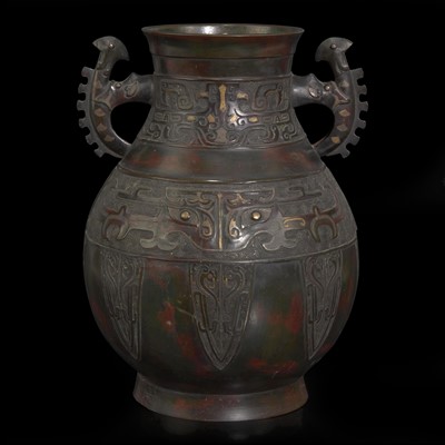 Lot 26 - A large archaistic inlaid and patinated bronze "Hu"-form vase 镶嵌仿古铜壶樽
