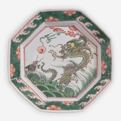 Lot 57 - A Chinese porcelain octagonal "Dragon" dish 八边形龙纹盘