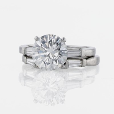 Lot 68 - A Platinum and Diamond Ring