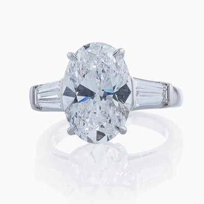 Lot 82 - A Diamond and Platinum Tiffany & Co. Ring