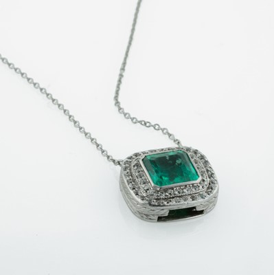 Lot 288 - A Platinum, Emerald, and Diamond Necklace