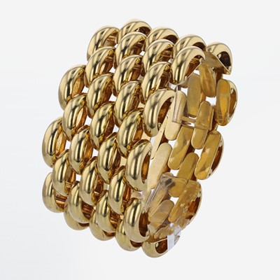 Lot 9 - An 18K Yellow Gold Large Link Bracelet
