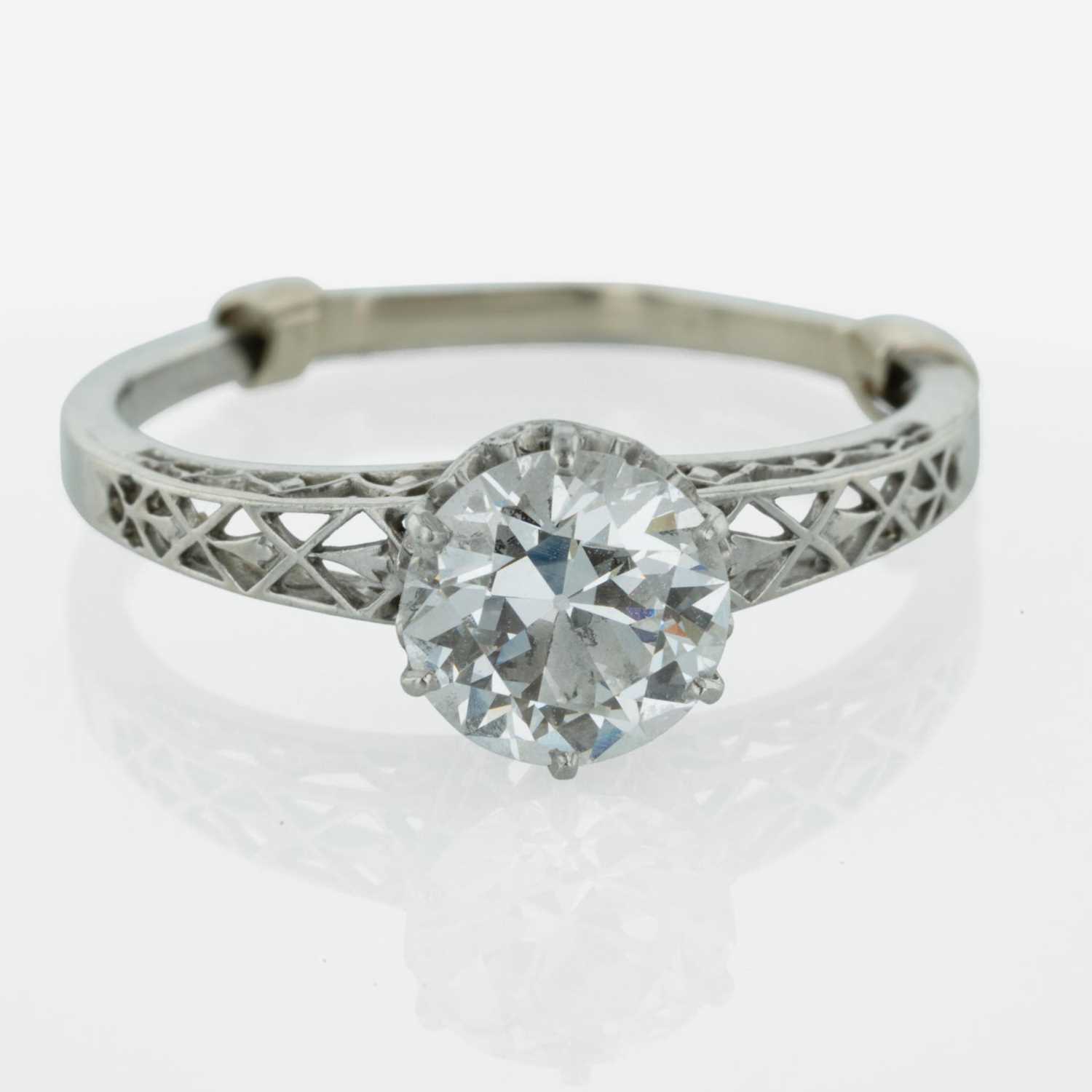 Lot 208 - A Platinum and Diamond Ring