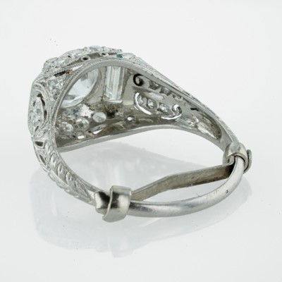 Lot 206 - A Platinum and Diamond Ring