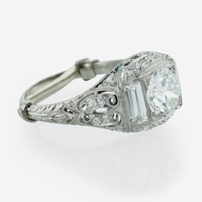 Lot 206 - A Platinum and Diamond Ring