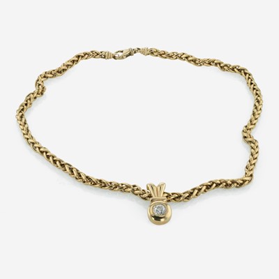 Lot 222 - A 14K Yellow Gold Necklace with Diamond