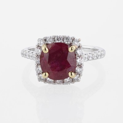 Lot 35 - An 18K Gold, Ruby, and Diamond Ring
