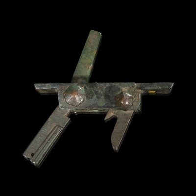 Lot 23 - A Chinese bronze crossbow mechanism 青銅弩配件