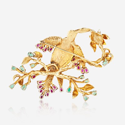 Lot 95 - An 18K Yellow Gold and Gemstone Brooch