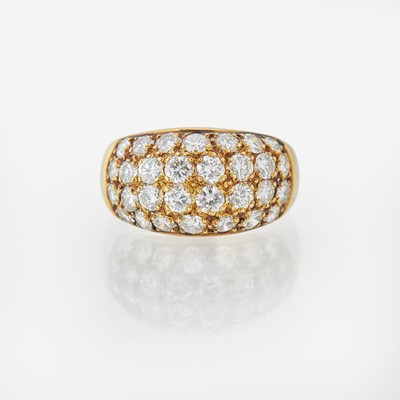 Lot 109 - An 18K Yellow Gold and Diamond Ring