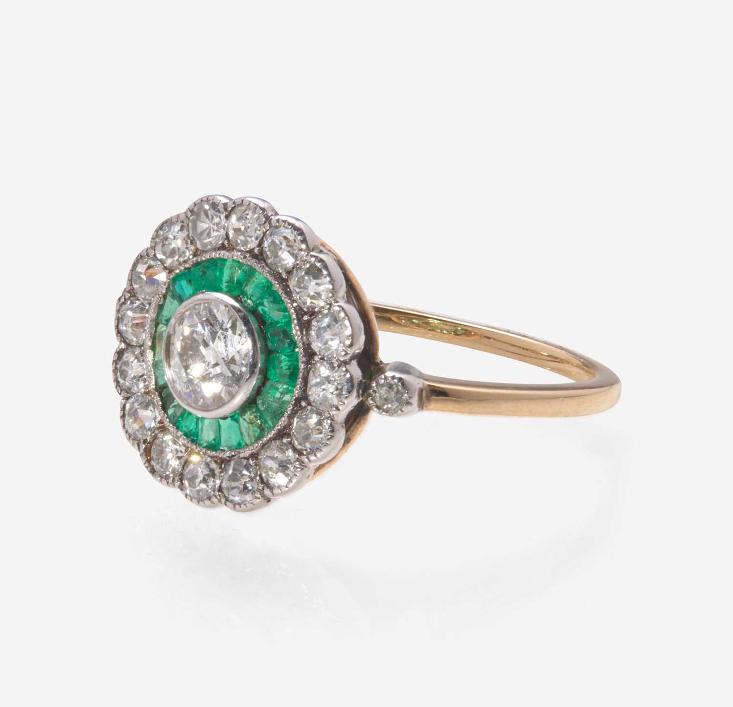 Lot 21 - An Art Deco Gold, Diamond, and Emerald Ring