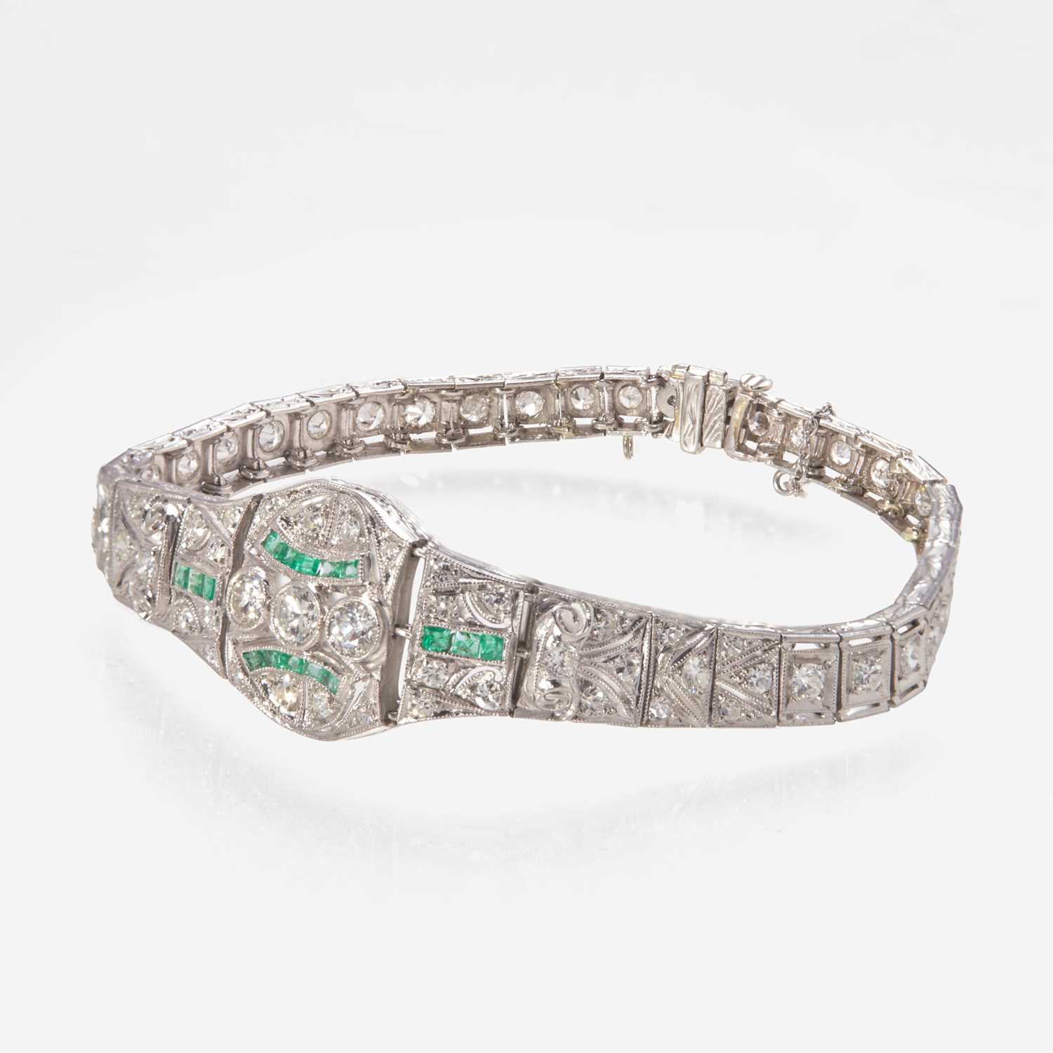 Lot 4 - An Art Deco Platinum, Emerald, and Diamond Bracelet