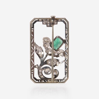 Lot 3 - An 18K White Gold, Diamond, and Emerald Brooch