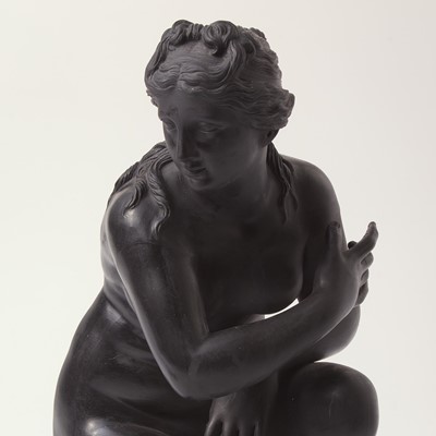 Lot 51 - A Wedgwood Black Basalt Crouching Venus Figure