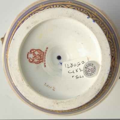 Lot 139 - A Wedgwood Aesthetic Period Bone China Handled Vase