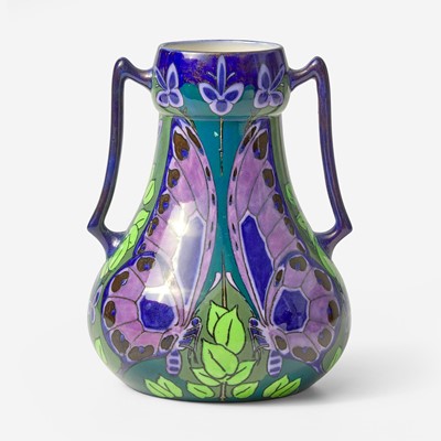Lot 150 - A Wedgwood Lindsay Ware Vase