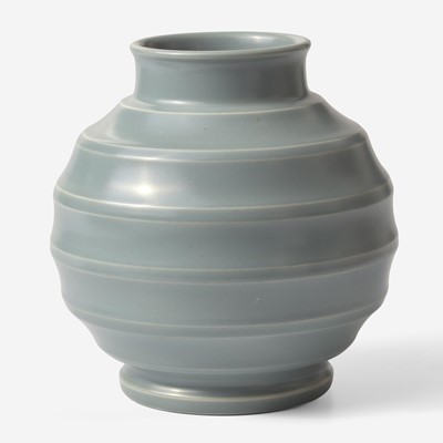 Lot 209 - A Wedgwood Keith Murray (1892-1981) Designed Heron Gray Vase