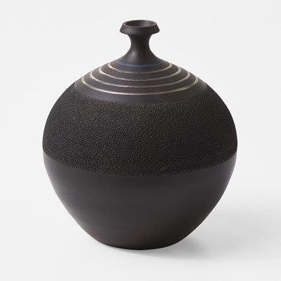 Lot 242 - A Wedgwood Frank Brookes Black Basalt Studio Pottery Vase