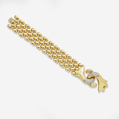 Lot 106 - An 18K Yellow Gold and Diamond Bracelet