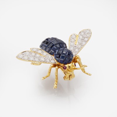 Lot 136 - An 18K Yellow Gold and Gemstone Pin