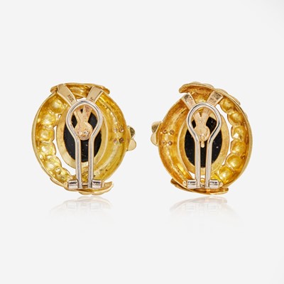 Lot 94 - A Pair of 18K Yellow Gold Intaglio Earrings